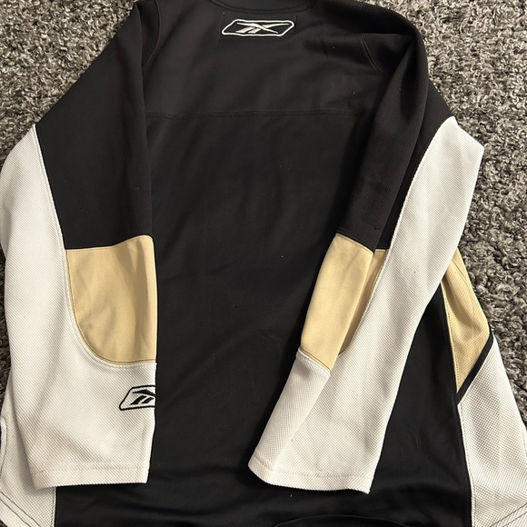 Pittsburgh Penguins - Picture 2 of 2